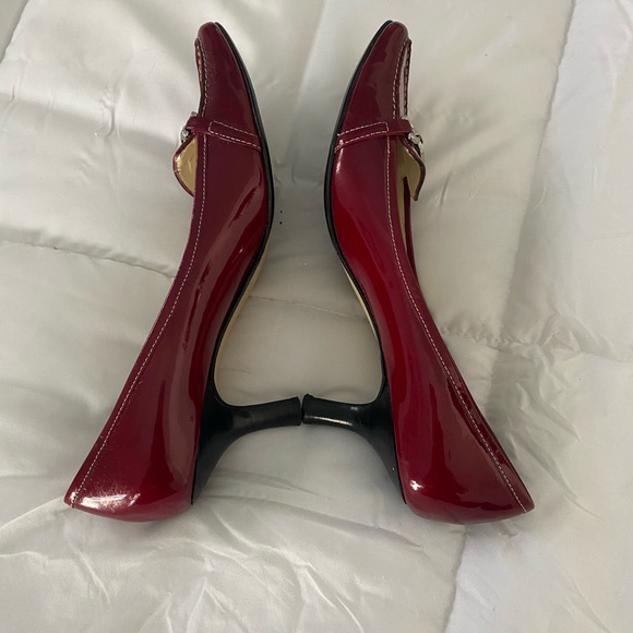 ANNE KLEIN Deep Red Patent Leather Heels w/ Silver Metal Logo. Elegant & Classy! - Picture 6 of 14